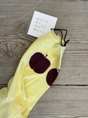 SOCK WITH APPLE DETAIL YELLOW